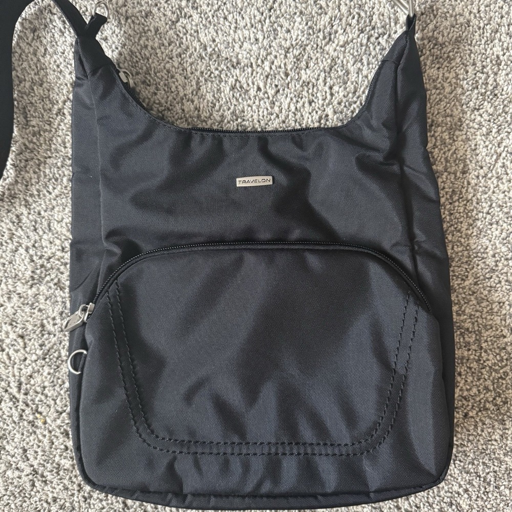 Travelon Anti-Theft Classic Essential Messenger Bag 42457-500 Black One Size